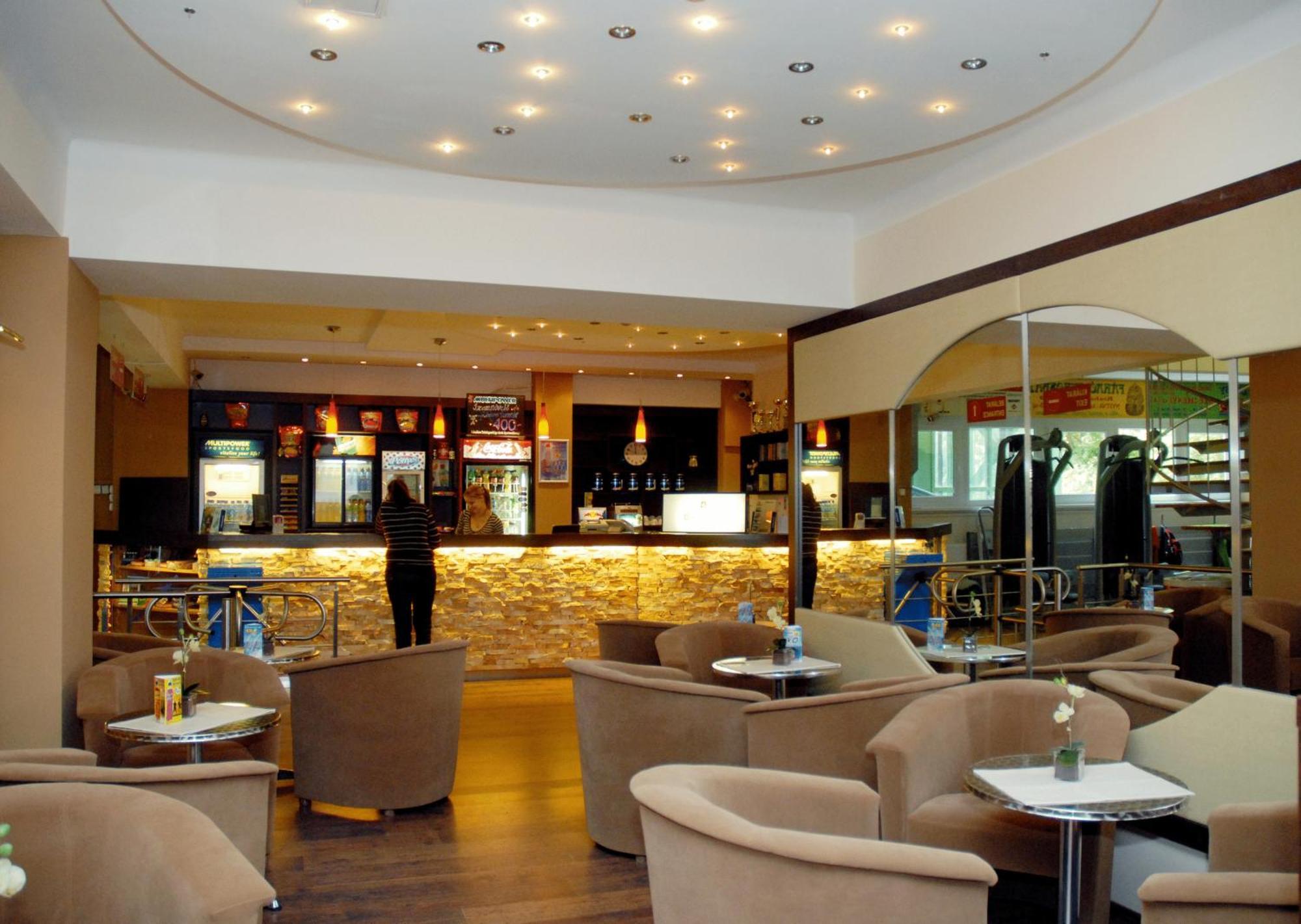 Sport Hotel Дебрецен Екстер'єр фото